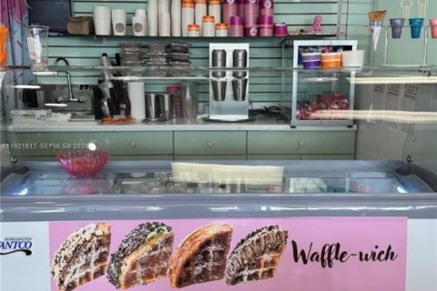 Commercial property in Dania Beach, Florida № 1990220 - photo 3