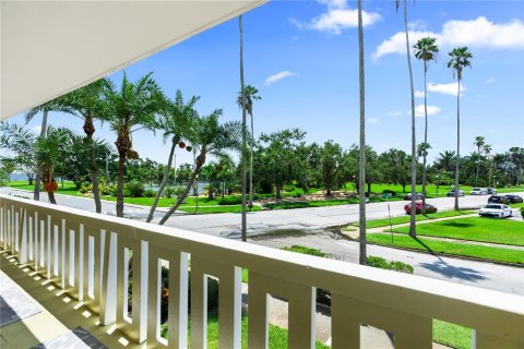 Condominio en alquiler en Saint Petersburg, Florida, 2 dormitorios, 139.35 m2 № 1885282 - foto 21