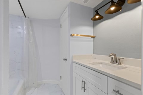 Condominio en alquiler en Saint Petersburg, Florida, 2 dormitorios, 139.35 m2 № 1885282 - foto 10