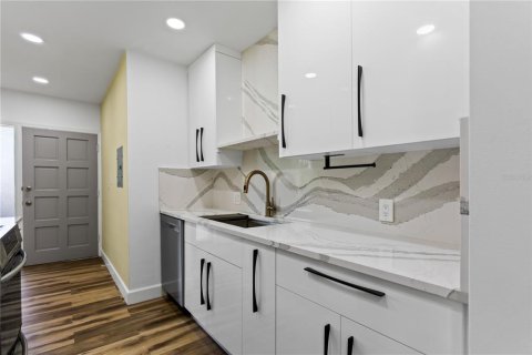 Condominio en alquiler en Saint Petersburg, Florida, 2 dormitorios, 139.35 m2 № 1885282 - foto 3