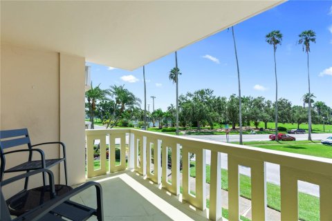 Condominio en alquiler en Saint Petersburg, Florida, 2 dormitorios, 139.35 m2 № 1885282 - foto 12