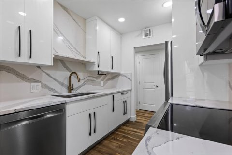 Condominio en alquiler en Saint Petersburg, Florida, 2 dormitorios, 139.35 m2 № 1885282 - foto 2