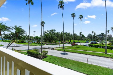 Condominio en alquiler en Saint Petersburg, Florida, 2 dormitorios, 139.35 m2 № 1885282 - foto 22