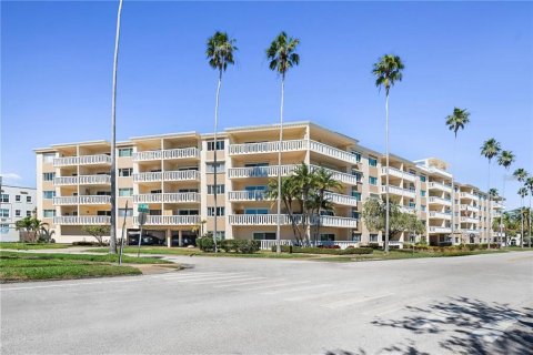 Condominio en alquiler en Saint Petersburg, Florida, 2 dormitorios, 139.35 m2 № 1885282 - foto 1