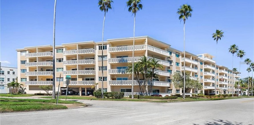 Condominio en Saint Petersburg, Florida, 2 dormitorios № 1885282