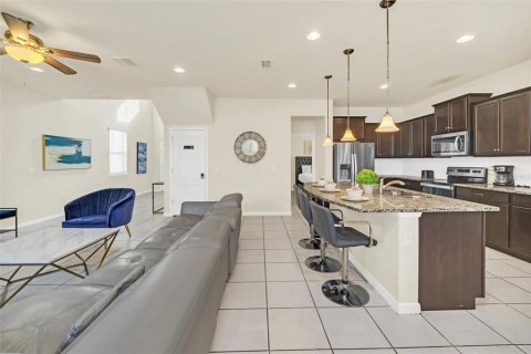 Casa en venta en Kissimmee, Florida, 5 dormitorios, 231.51 m2 № 1558827 - foto 9