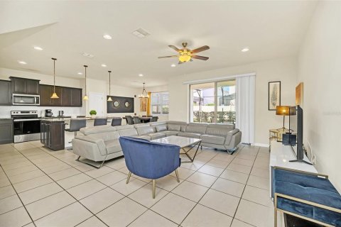 Casa en venta en Kissimmee, Florida, 5 dormitorios, 231.51 m2 № 1558827 - foto 3