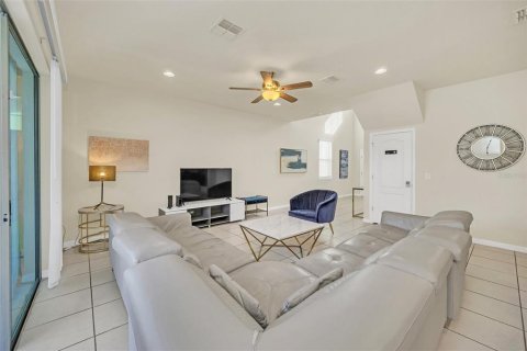 Casa en venta en Kissimmee, Florida, 5 dormitorios, 231.51 m2 № 1558827 - foto 7