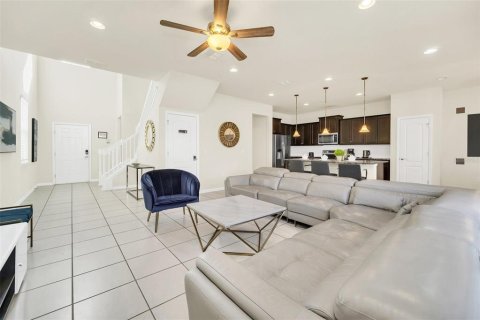 Casa en venta en Kissimmee, Florida, 5 dormitorios, 231.51 m2 № 1558827 - foto 8