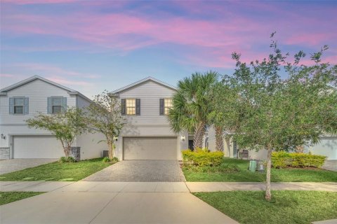 Casa en venta en Kissimmee, Florida, 5 dormitorios, 231.51 m2 № 1558827 - foto 1