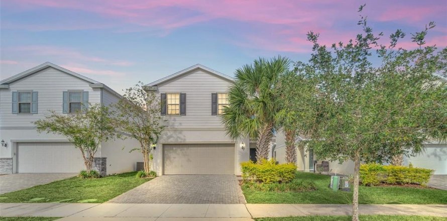 House in Kissimmee, Florida 5 bedrooms, 231.51 sq.m. № 1558827