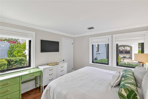 House in Coral Gables, Florida 3 bedrooms, 135.73 sq.m. № 1872464 - photo 21