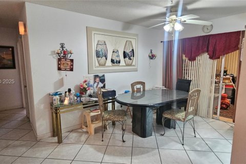 Купить виллу или дом в Тамарак, Флорида 2 спальни, 136.94м2, № 1991233 - фото 12