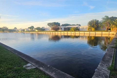 Купить виллу или дом в Тамарак, Флорида 2 спальни, 136.94м2, № 1991233 - фото 24