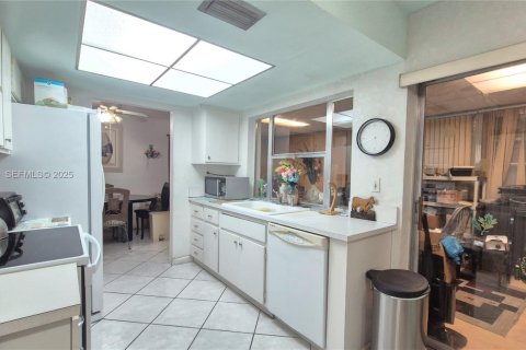 Купить виллу или дом в Тамарак, Флорида 2 спальни, 136.94м2, № 1991233 - фото 17