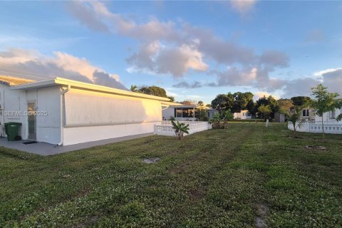 Купить виллу или дом в Тамарак, Флорида 2 спальни, 136.94м2, № 1991233 - фото 7