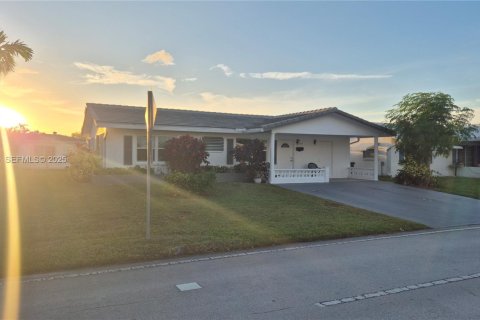 Купить виллу или дом в Тамарак, Флорида 2 спальни, 136.94м2, № 1991233 - фото 1