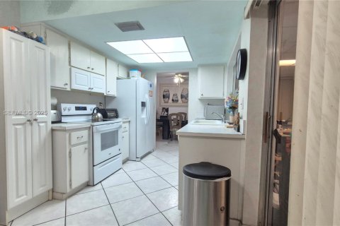 Купить виллу или дом в Тамарак, Флорида 2 спальни, 136.94м2, № 1991233 - фото 16