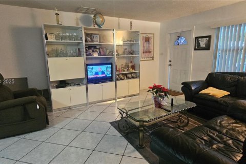 Купить виллу или дом в Тамарак, Флорида 2 спальни, 136.94м2, № 1991233 - фото 11