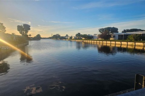 Купить виллу или дом в Тамарак, Флорида 2 спальни, 136.94м2, № 1991233 - фото 2