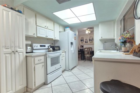 Купить виллу или дом в Тамарак, Флорида 2 спальни, 136.94м2, № 1991233 - фото 18