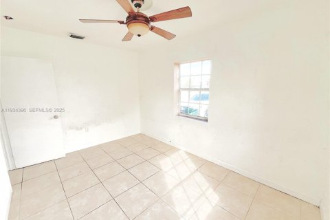 Casa en alquiler en Miami, Florida, 3 dormitorios, 141.21 m2 № 2035561 - foto 13