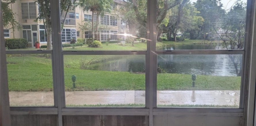 Condominio en Lauderdale Lakes, Florida, 2 dormitorios № 990460