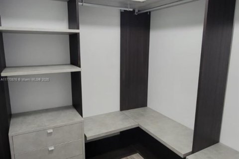 Condominio en venta en Miami, Florida, 1 dormitorio, 78.87 m2 № 2090734 - foto 17