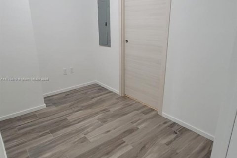 Condominio en venta en Miami, Florida, 1 dormitorio, 78.87 m2 № 2090734 - foto 11