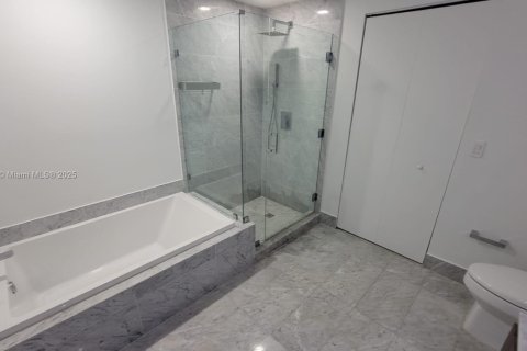 Condominio en venta en Miami, Florida, 1 dormitorio, 78.87 m2 № 2090734 - foto 16