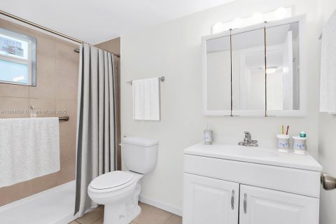 Copropriété à louer à Miami, Floride: 1 chambre, 65.68 m2 № 1941185 - photo 7