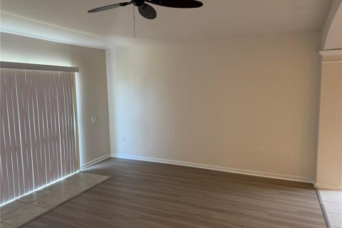 Villa ou maison à louer à Wesley Chapel, Floride: 4 chambres, 181.72 m2 № 1690014 - photo 5