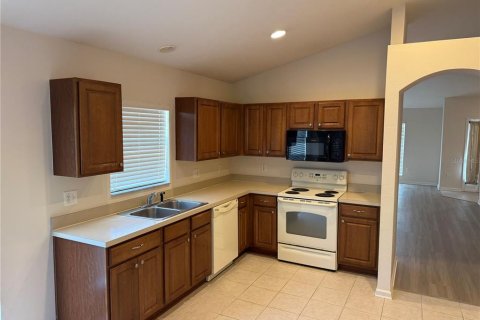 Villa ou maison à louer à Wesley Chapel, Floride: 4 chambres, 181.72 m2 № 1690014 - photo 2