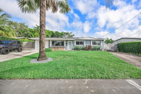 House in Miami, Florida 3 bedrooms, 101.45 sq.m. № 1942140 - photo 1