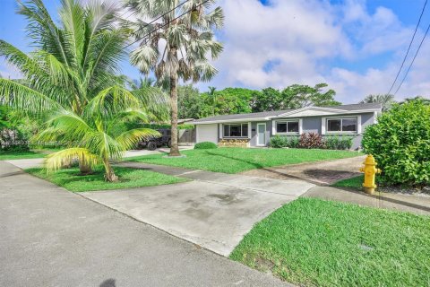 House in Miami, Florida 3 bedrooms, 101.45 sq.m. № 1942140 - photo 2
