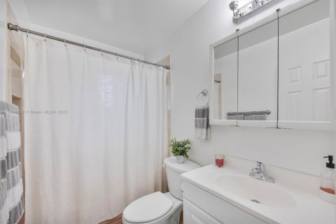 House in Miami, Florida 3 bedrooms, 101.45 sq.m. № 1942140 - photo 16