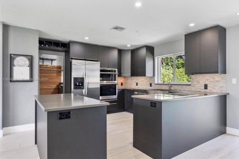 House in Miami, Florida 3 bedrooms, 101.45 sq.m. № 1942140 - photo 6