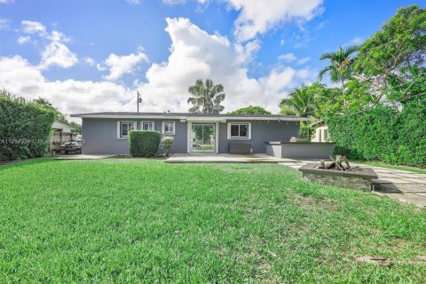 House in Miami, Florida 3 bedrooms, 101.45 sq.m. № 1942140 - photo 19