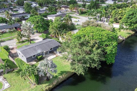 House in Miami, Florida 3 bedrooms, 101.45 sq.m. № 1942140 - photo 22