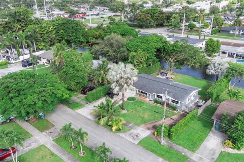 House in Miami, Florida 3 bedrooms, 101.45 sq.m. № 1942140 - photo 24