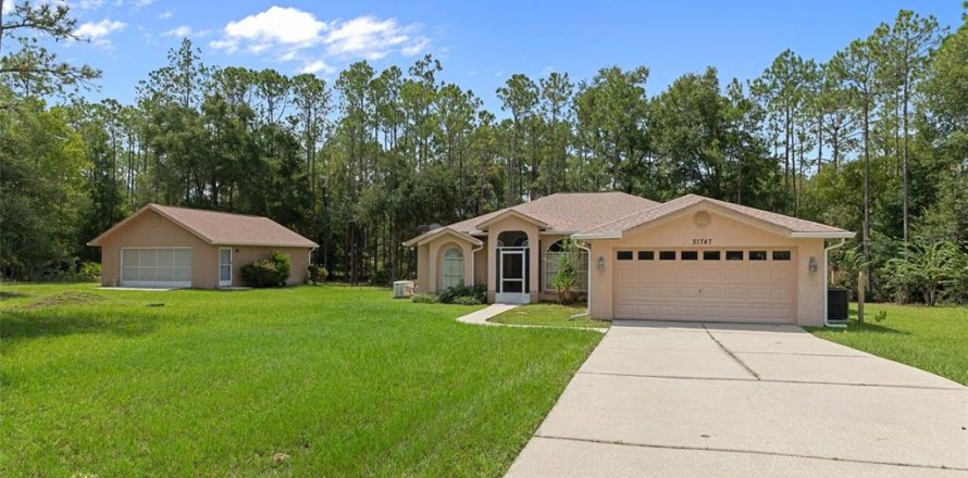 Villa ou maison à Dunnellon, Floride 3 chambres, 141.95 m2 № 2324365
