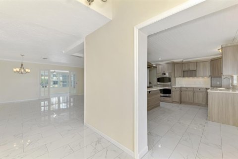 Villa ou maison à vendre à Englewood, Floride: 3 chambres, 206.24 m2 № 2215060 - photo 9