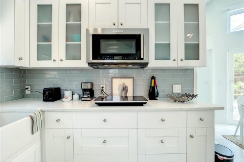 Propiedad comercial en venta en Saint Petersburg, Florida, 4 dormitorios, 143.91 m2 № 1876258 - foto 11