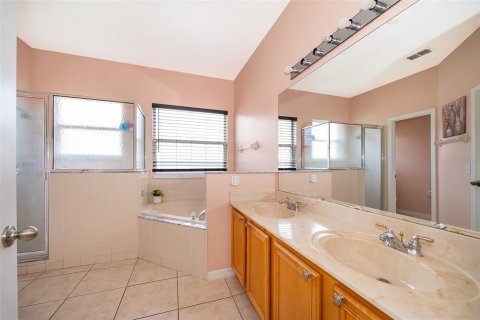 Casa en venta en Kissimmee, Florida, 4 dormitorios, 221.48 m2 № 1894887 - foto 15
