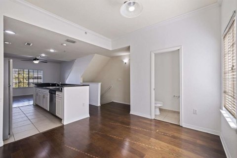 Adosado en venta en Tampa, Florida, 2 dormitorios, 125.33 m2 № 2106898 - foto 8