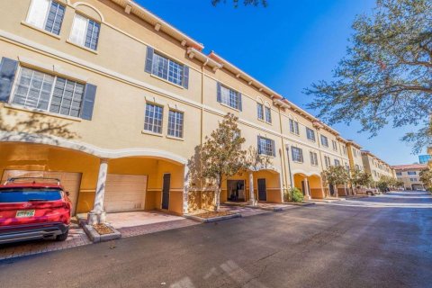 Adosado en venta en Tampa, Florida, 2 dormitorios, 125.33 m2 № 2106898 - foto 4