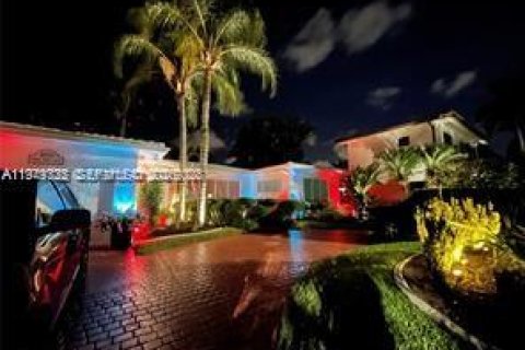 Снять в аренду виллу или дом в Майами-Бич, Флорида 3 спальни, 174.1м2, № 2005143 - фото 10