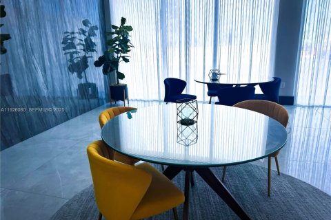 Condo in Hallandale Beach, Florida, 2 bedrooms № 1988697 - photo 14