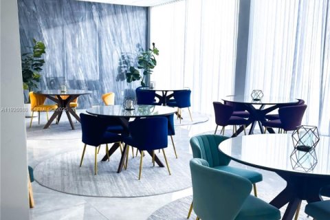 Condo in Hallandale Beach, Florida, 2 bedrooms № 1988697 - photo 7