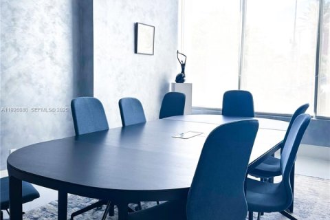 Condo in Hallandale Beach, Florida, 2 bedrooms № 1988697 - photo 9